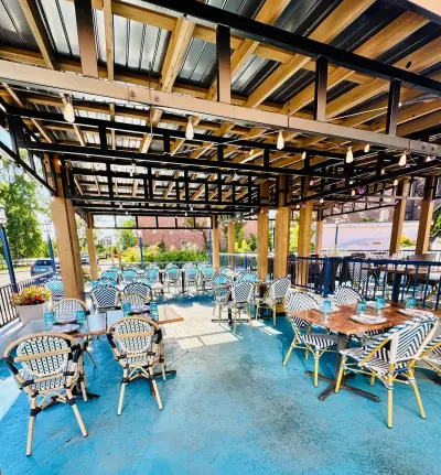 Terrasse du Restaurant Petros Lachine — photo 3