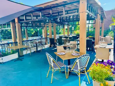 Terrasse du Restaurant Petros Lachine — photo 2