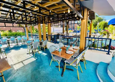 Terrasse du Restaurant Petros Lachine — photo 4