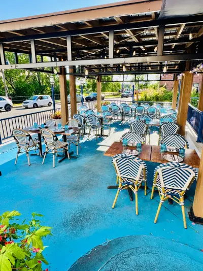 Terrasse du Restaurant Petros Lachine — photo 1